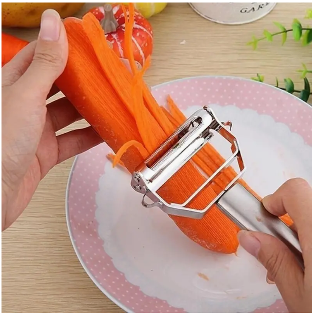 Zöldséghámozó pengéje közelről