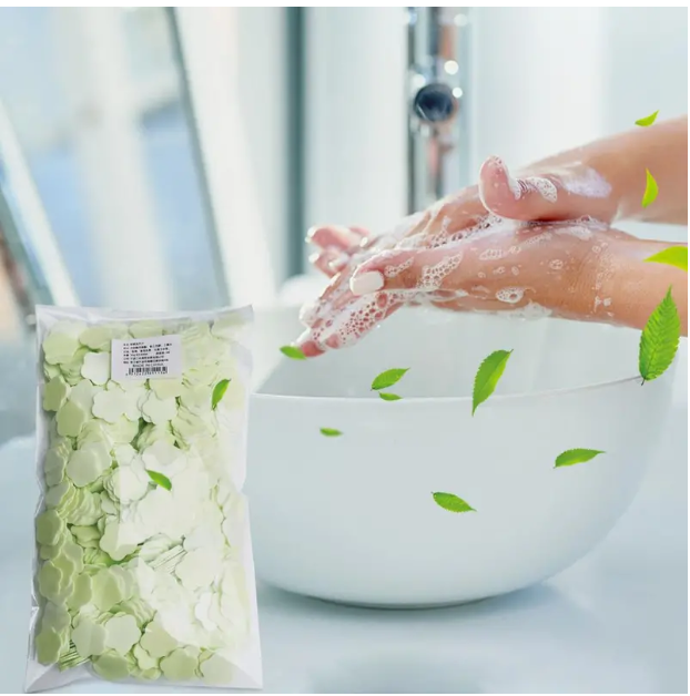 Egyszer használatos utazó szappan használat közben