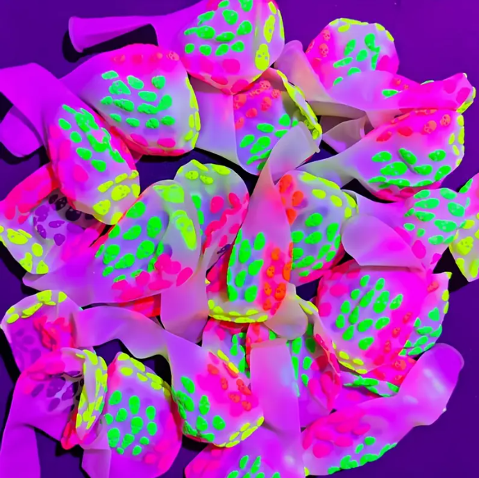 UV fényben világító koponya mintás lufi - fő kép