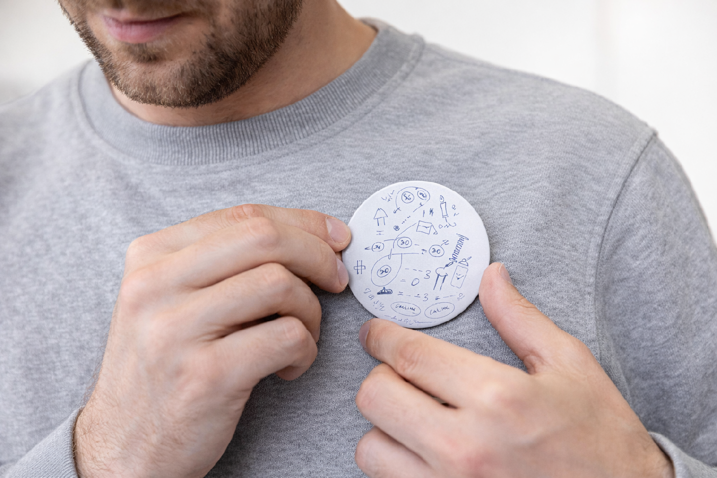 Mesterterv kitűző méret 58 mm