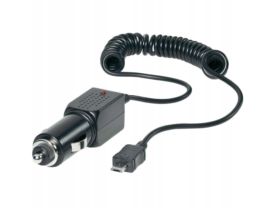 Autós telefontöltő használat közben