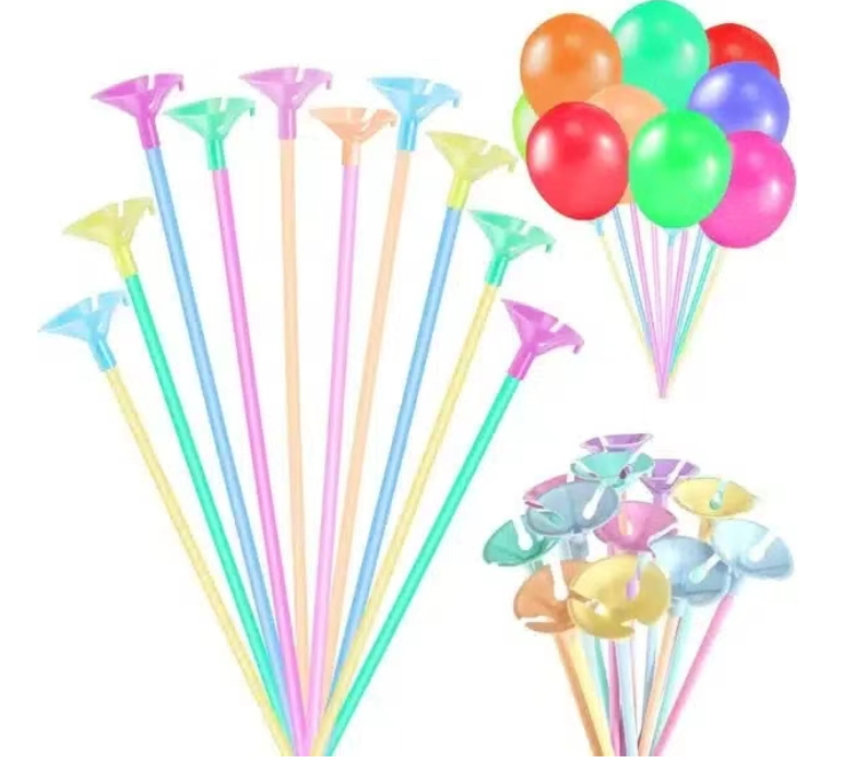 Színes lufi pálca kosárral