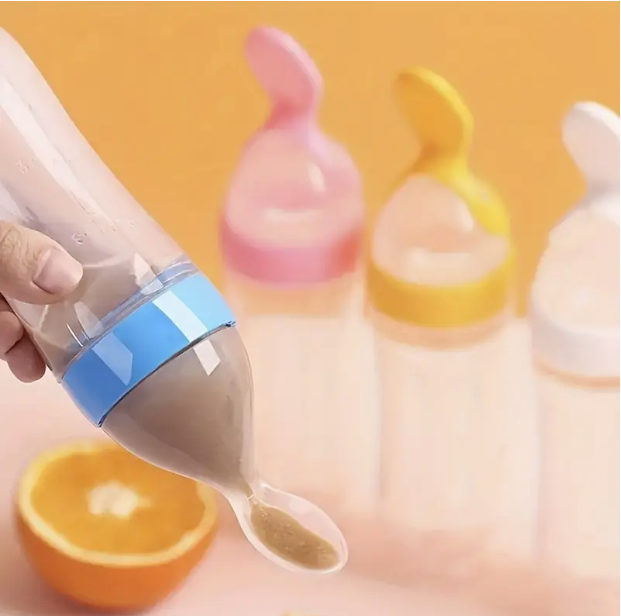 Cumisüveg etetőkanállal részlet