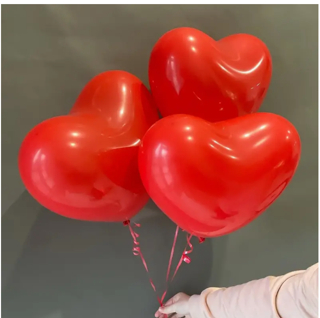 Szív alakú latex lufi részlet