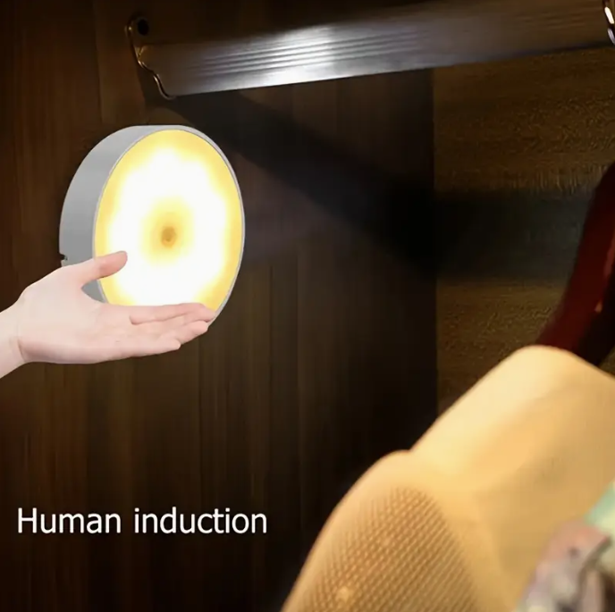 Mágneses rögzítésű éjszakai fény